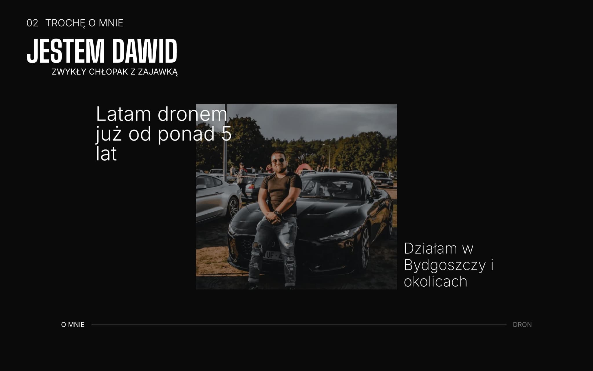 Scena „Jestem Dawid” na desktopie, zdjęcie operatora i editorialowy układ na czerni